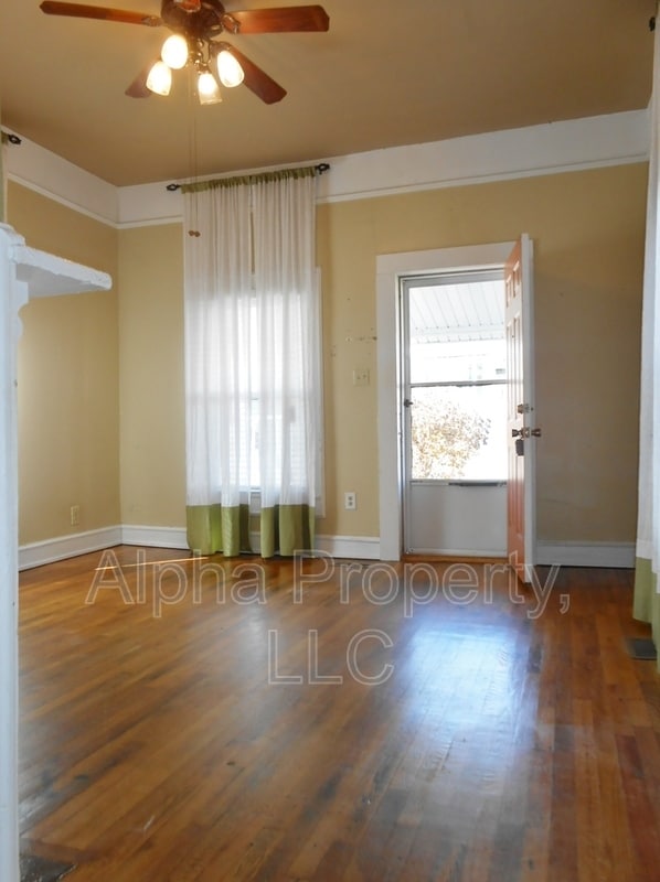 111 4th St
