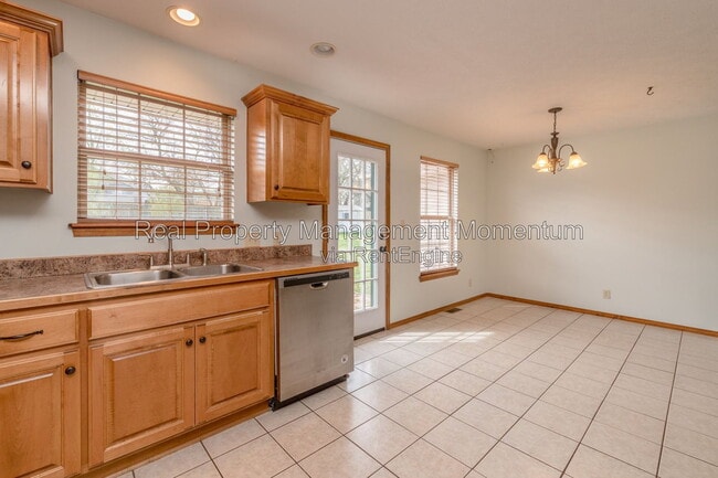 Photo - 732 E Gallup Hill Rd