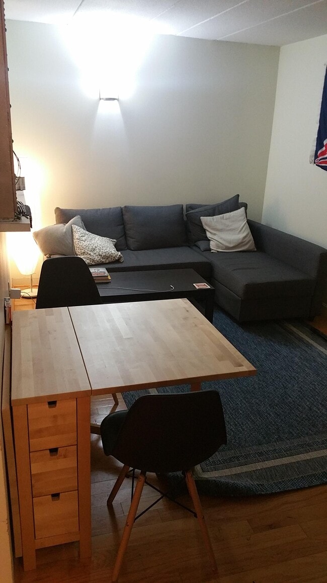 Photo - 1933 Commonwealth Ave