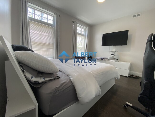 Photo - 9 Strathmore Rd Unit 3