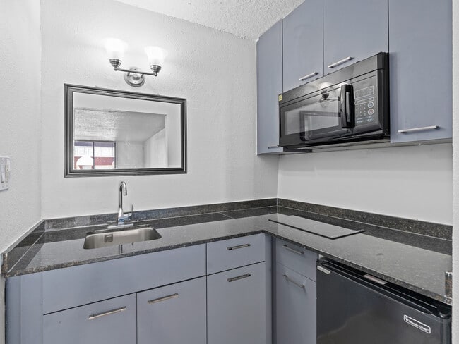 Colonial Drive Apartments
