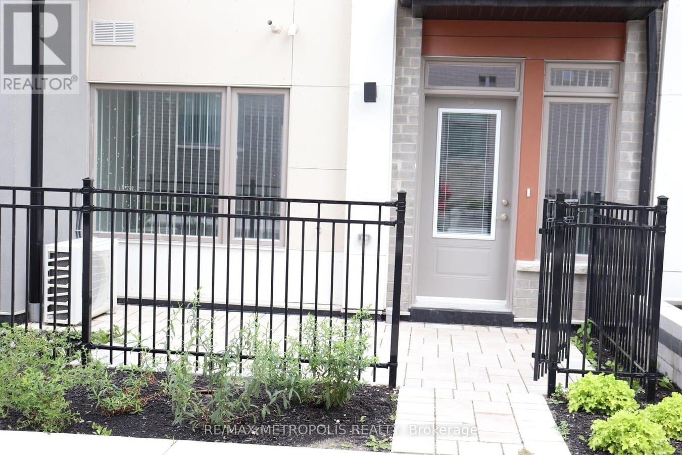 Photo - 28 Orchid Pl Dr