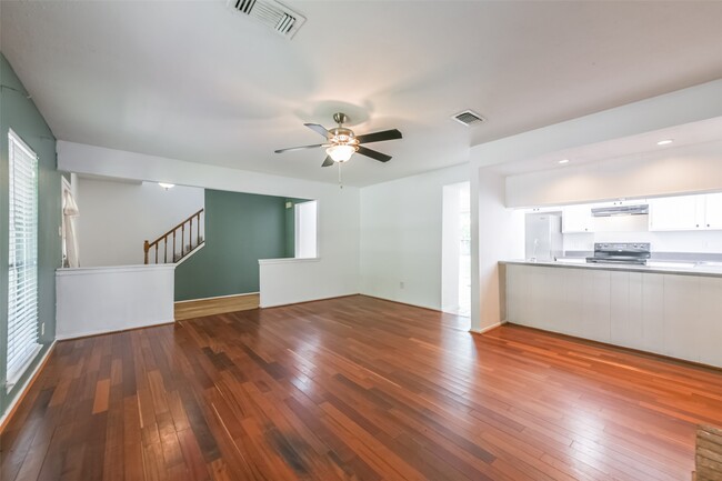 Building Photo - 2203 Riverford Dr