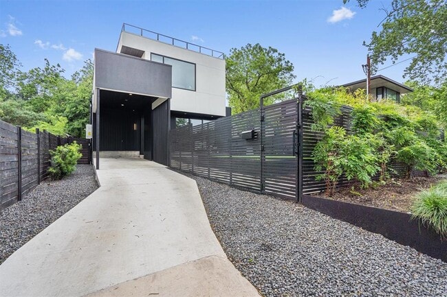 Photo - 1707 Kerr St