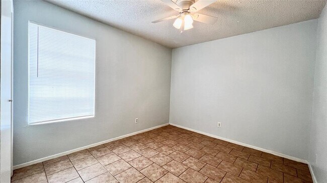 Photo - 8811 Pineridge Dr