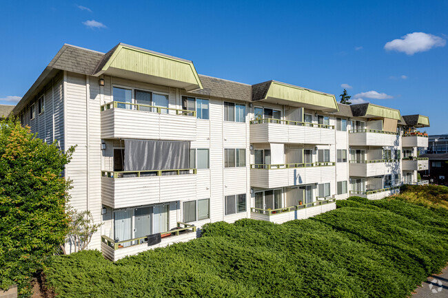 Building Photo - Mid-Century Modern West Seattle Apartment