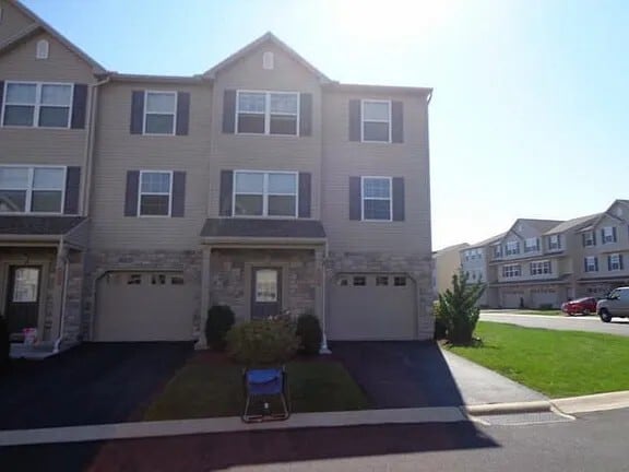 Photo - 421 Maywood Ct Unit 421 Maywood Court