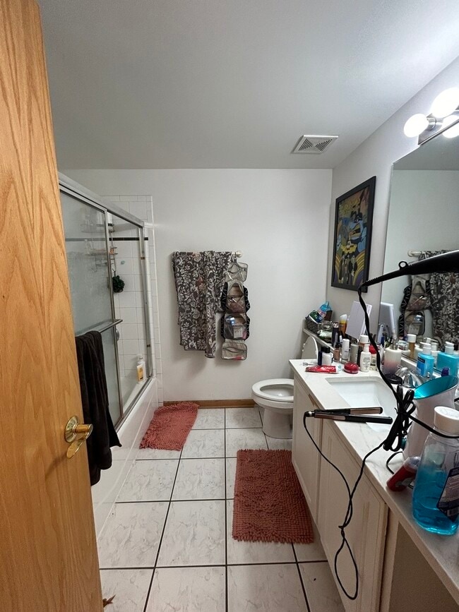 Photo - 865 W Buckingham Pl