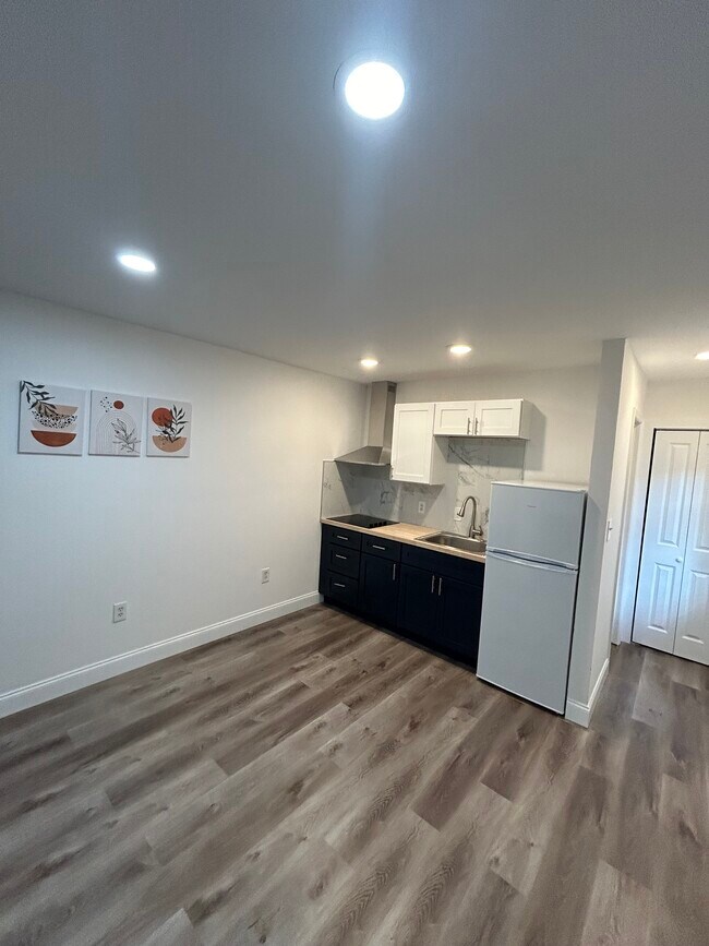 Photo - 1325 E Main St