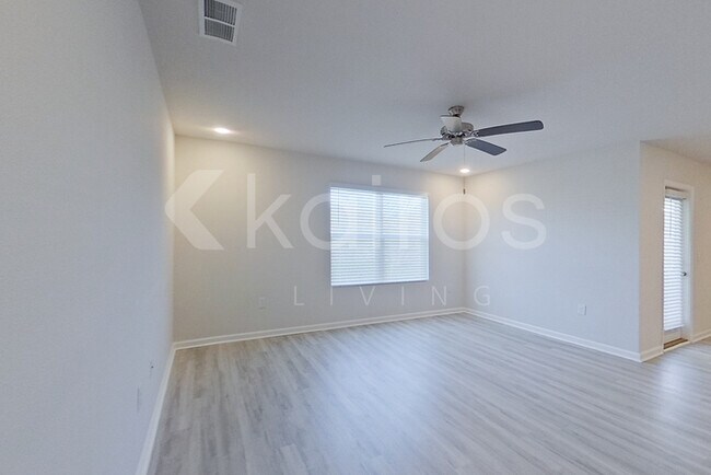 Photo - 130 Metalmark Dr