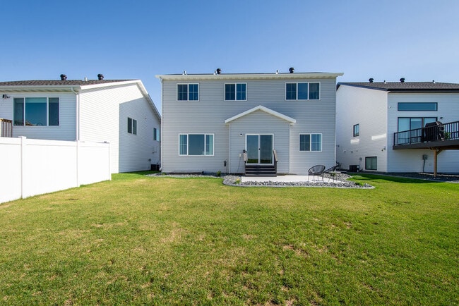 Photo - 1170 Albert Ct W