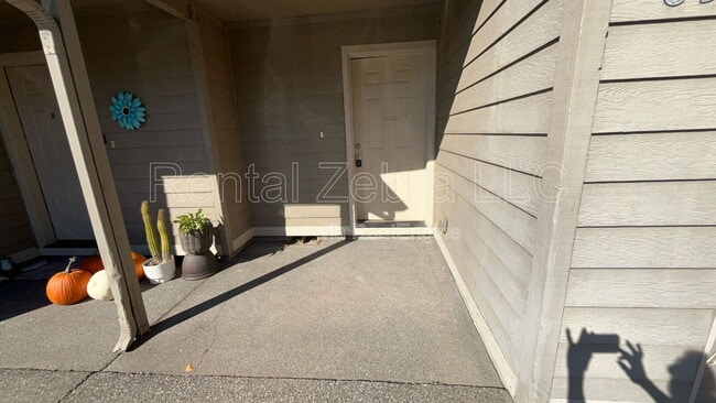 Photo - 855 NE Larch Ave