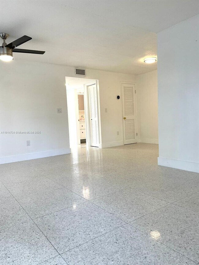 Photo - 6424 Collins Ave Unit 204