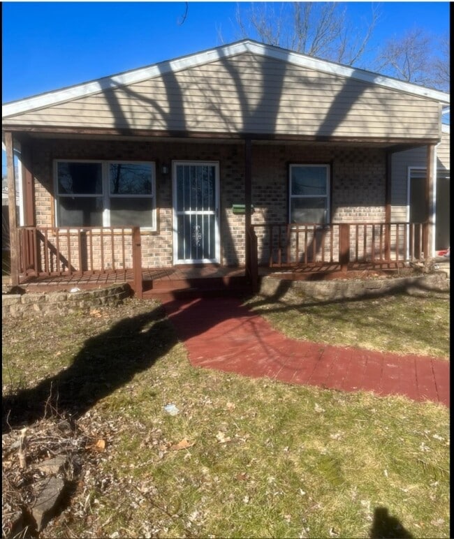 Building Photo - 1700 W Packard St