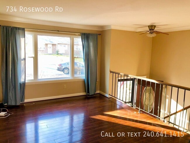 734 Rosewood Rd