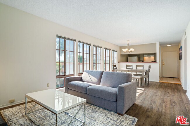 Building Photo - 3600 Bagley Ave Unit #201