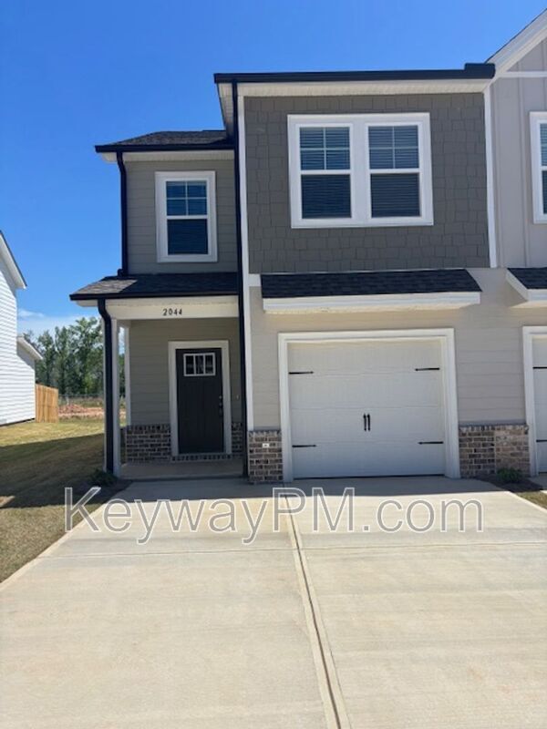 Photo - 2044 Denmark Ave SE