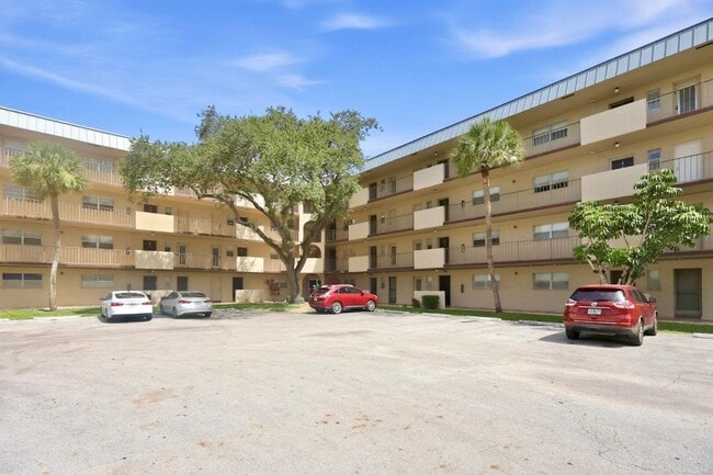 Building Photo - 6301 N Falls Cir Dr Unit 111