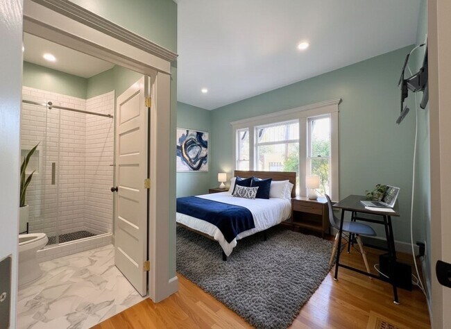 Photo - 929 W 23rd St Apartment Unit 929