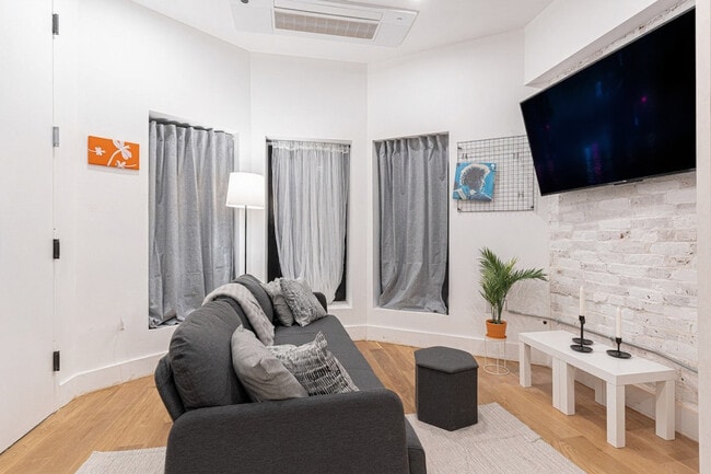 Building Photo - 631 Wilson Ave Unit SI ID1515246P