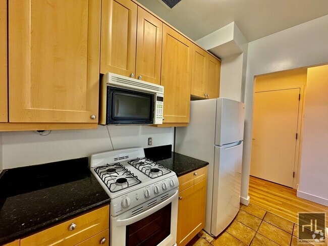 Building Photo - large rent stabilized one bedroom with pri... Unit 3D Rental