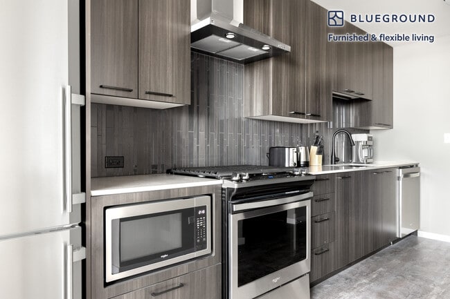 Photo - 939 W Washington Blvd Unit FL10-ID275