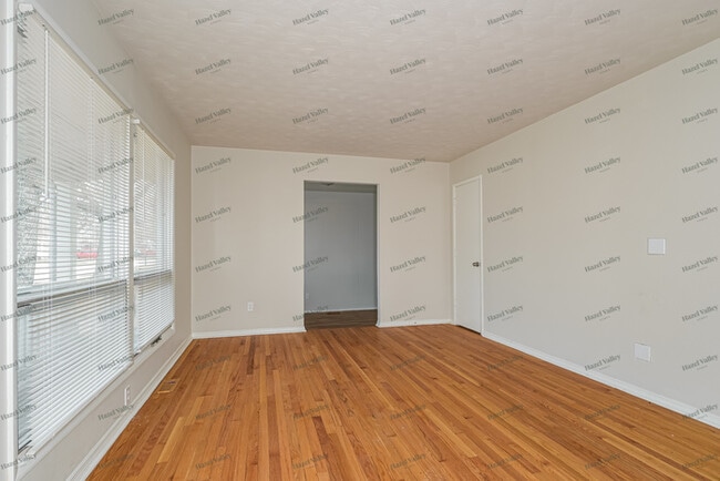 Photo - 2740 Radcliffe Dr