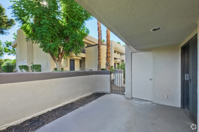 2BR, 2BA - 980SF - Patio