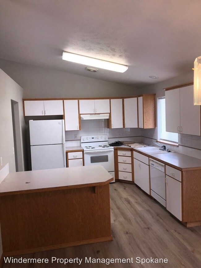 Photo - 6326-6328 N Normandie St