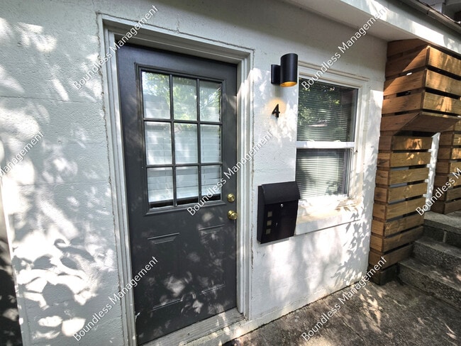 Photo - 712 Highland Ave NE Unit Apt 4