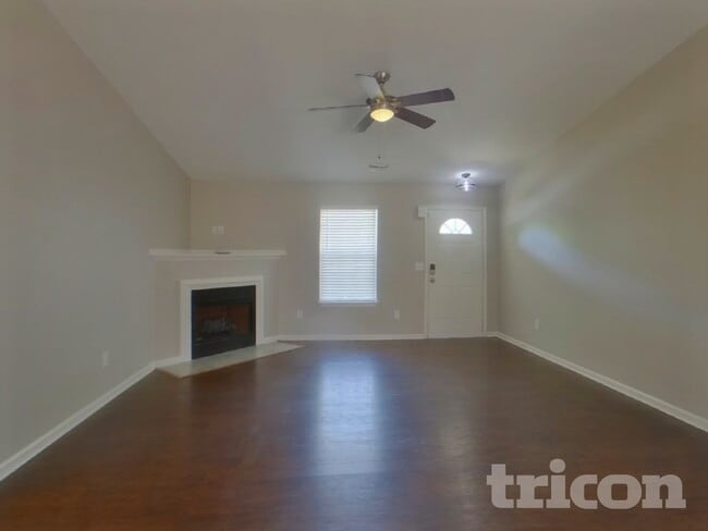 Photo - 204 Yukon Dr
