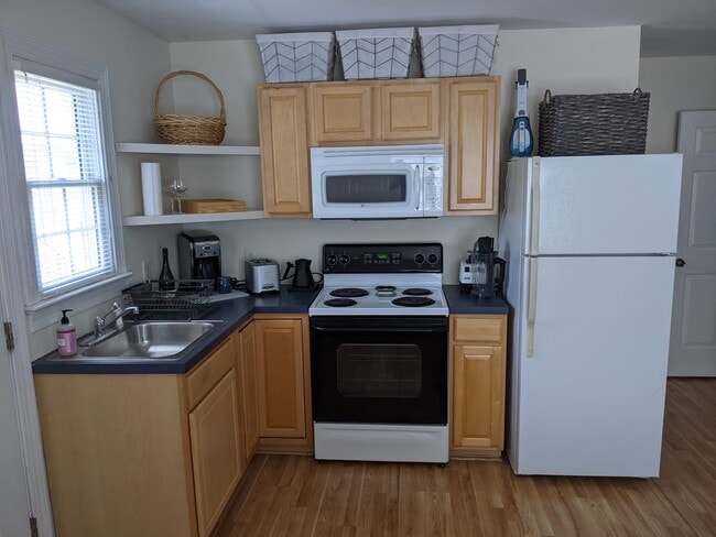 Kitchen - 4303 Thetford Rd Unit Garage apartment