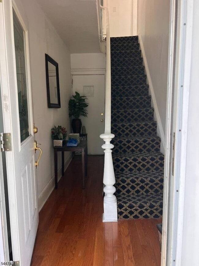 123 Elm St