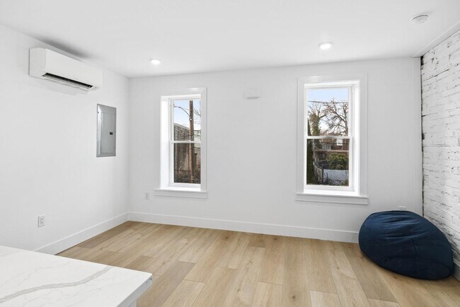 Photo - 962 E Locust Ave