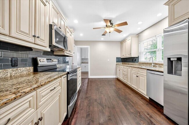 Photo - 2328 Woodbine Ave