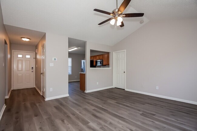 Photo - 6519 Sunman Rd