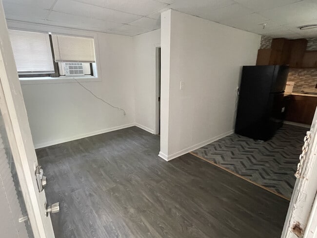 Building Photo - 4633 Lyons View Pike Unit 1 Rental