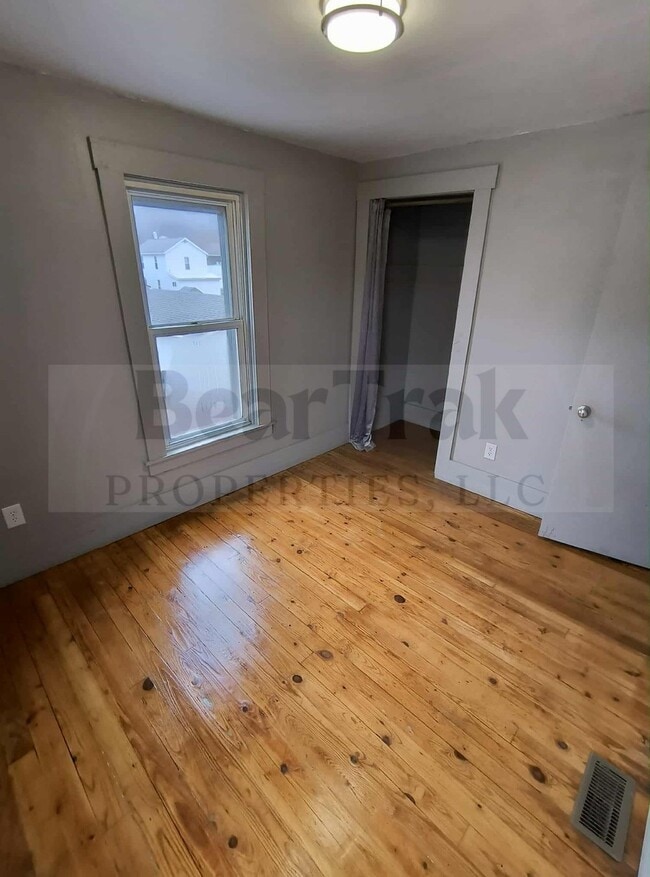 Photo - 2231 Charles St