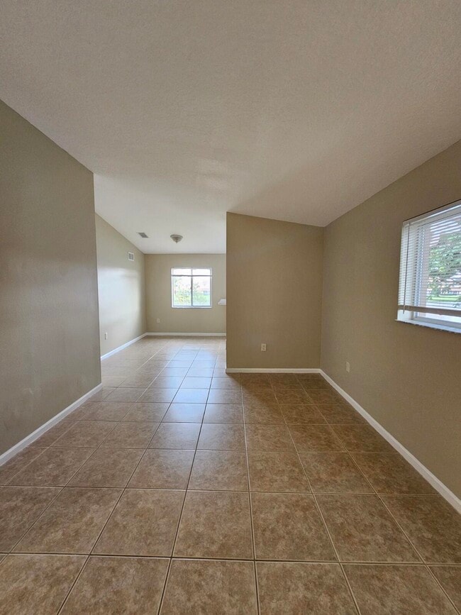 Photo - 3490 Briar Bay Blvd Unidad 206