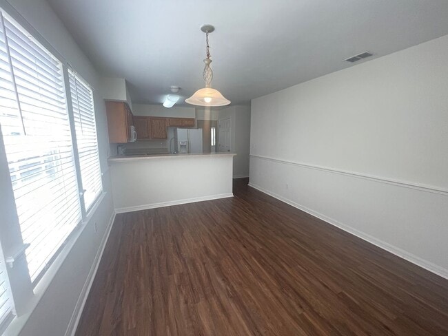 Photo - 3/2 Home in Walnut Creek with Vaulted Ceilings and Updated Finishes