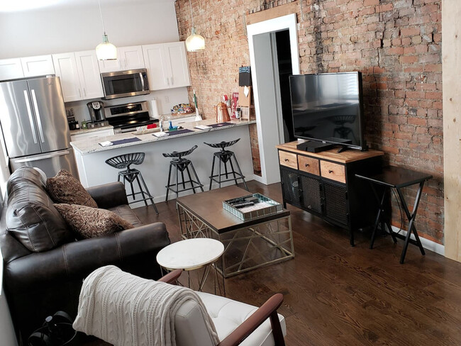 Building Photo - 204 Magnolia St Rental