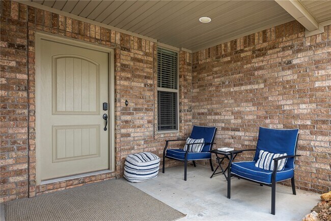 Photo - 1221 Stoneybrook Ln