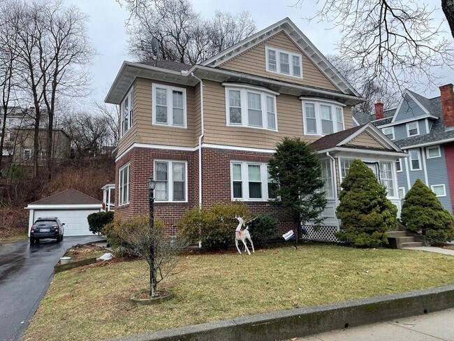 Building Photo - 51 Richmond Ave Unit 1