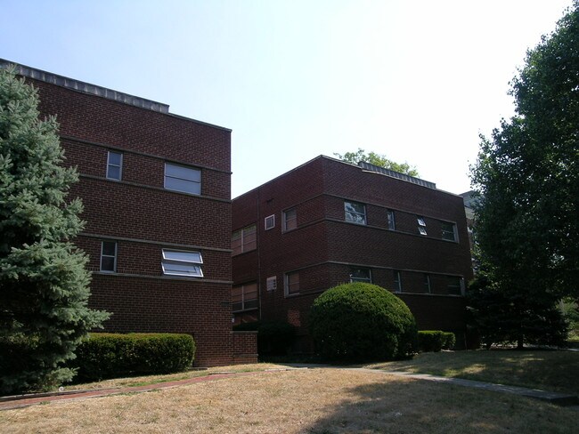 Photo - 922 Ludlow Ave