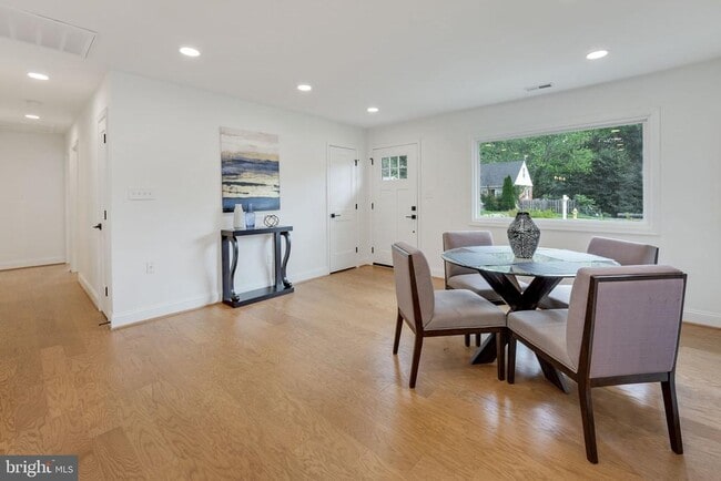 Photo - 14332 Belleville Ave