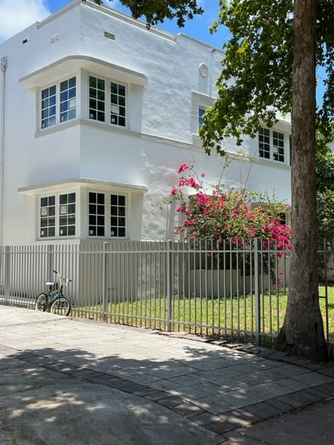 Photo - 911 Michigan Ave