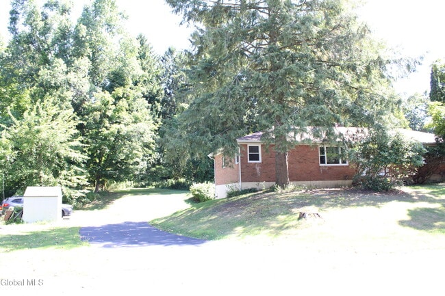 Photo - 8 Zelenke Dr
