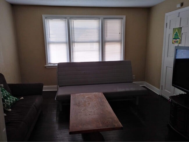 Living Room - 5 Pomeroy Pl Unit 2