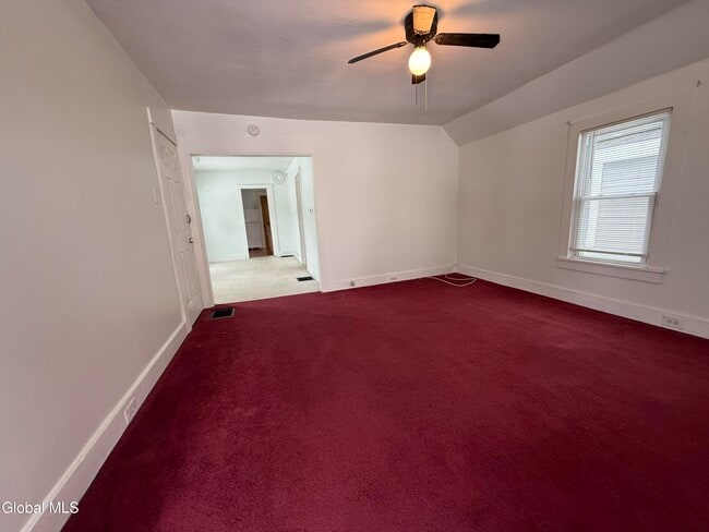 Photo - 172 Kingsboro Ave