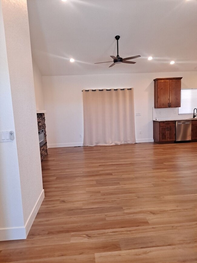 Photo - ALL PROSPECTIVE TENANTS MUST SUBMIT A $58 ...